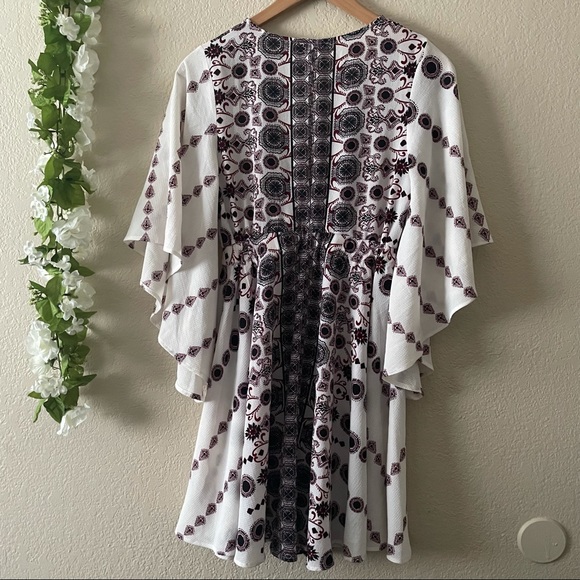 NWOT Boohoo Ivory & Maroon Ornate Aztec Tassel Flutter Sleeve Mini Dress - Picture 10 of 12